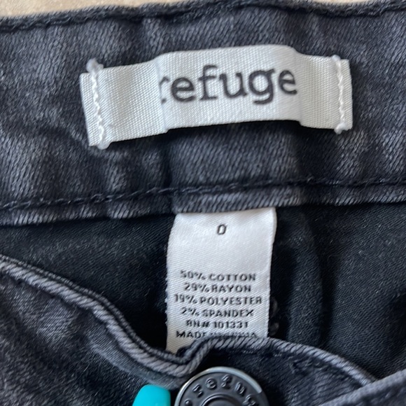 Black shorts - Picture 2 of 3